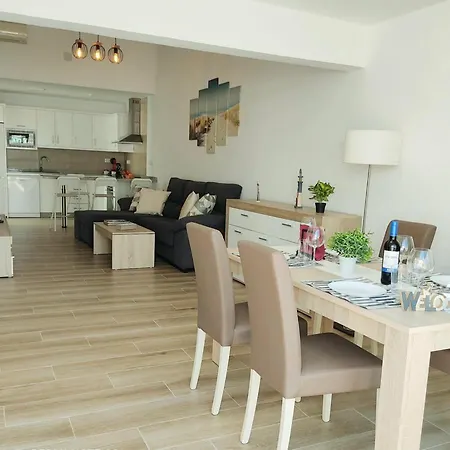 Holiday home Orquidea With Private Garden